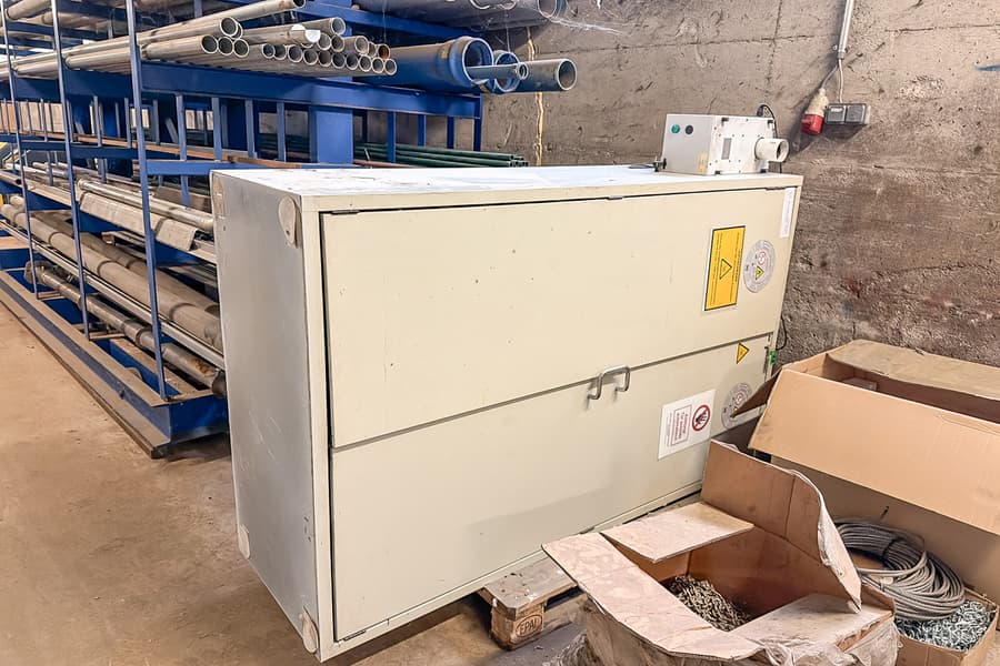 Gefahrstoffschrank mit Absaugung